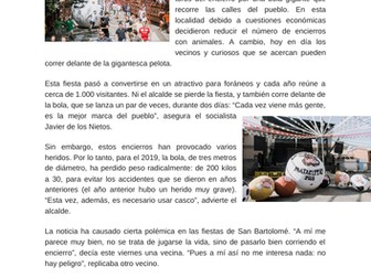 Una bola gigante sustituye a los toros en los encierros de Mataelpino