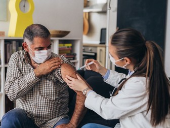 Que pourriez-vous accomplir en faisant carrière en soins infirmiers primaires ?