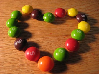Modelling half life with Skittles