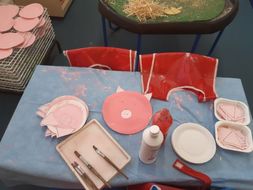 Traditional Tales- Goldilocks and 3 bears, 3 little pigs