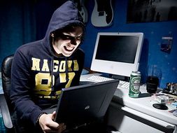 A Students Guide To Cyberbullying (Middle School)