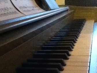 MUSIC PLAYER 77       SIMPLE PIANO MUSIC